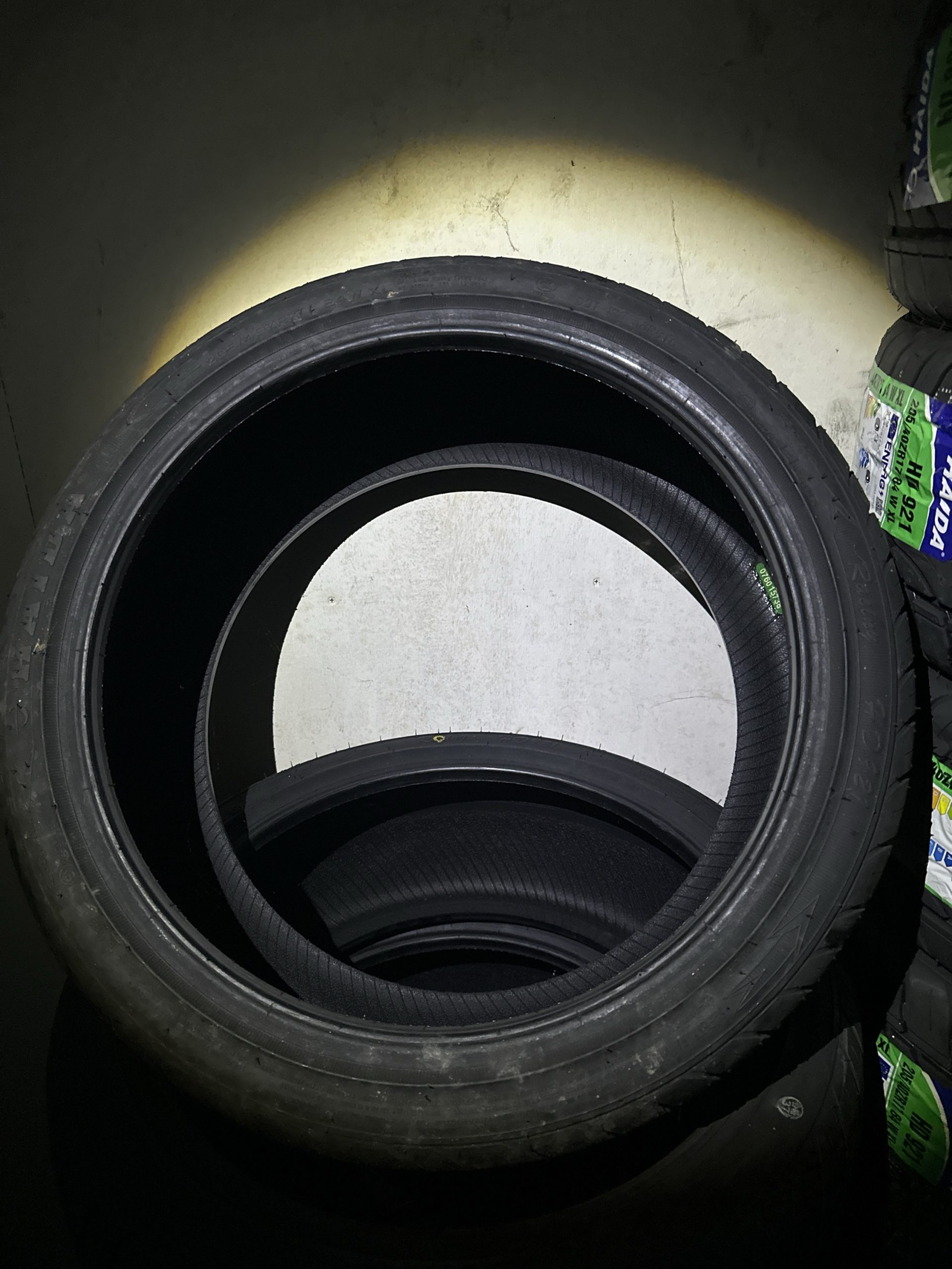 New Tyre 205/40ZR17 HAIDA HD921 Year 2024 - Image 2